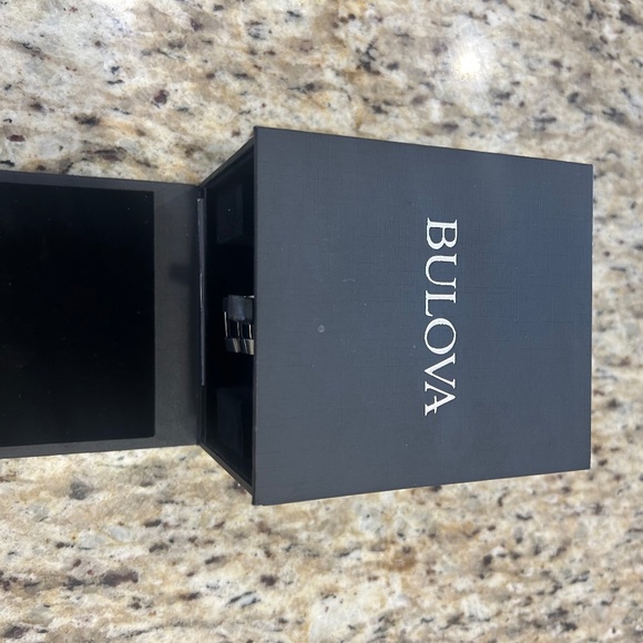 S/S Date just Bulova classic mens watch C877862 - Picture 1 of 3